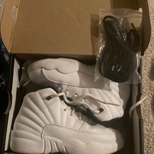 All white Jordan’s size 11. Excellent condition